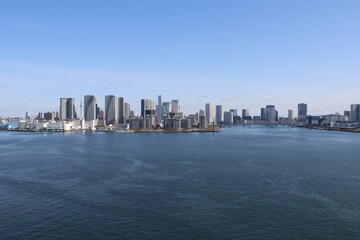 Fototapeta premium 東京ウオーターフロント。レインボーブリッジから晴海ふ頭方面の風景。