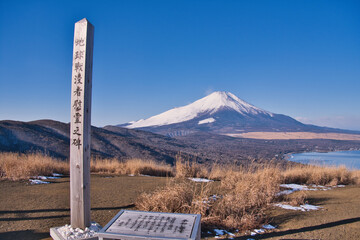 鉄砲木の頭から望む冠雪の富士山