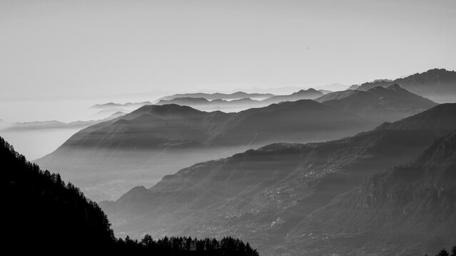 Veduta autunnale del Lago d'Iseo. Provincia di Bergamo, Lombardia, Italia.	