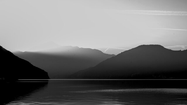 Veduta autunnale del Lago d'Iseo. Provincia di Bergamo, Lombardia, Italia.	