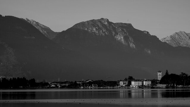 Veduta autunnale del Lago d'Iseo. Provincia di Bergamo, Lombardia, Italia.	