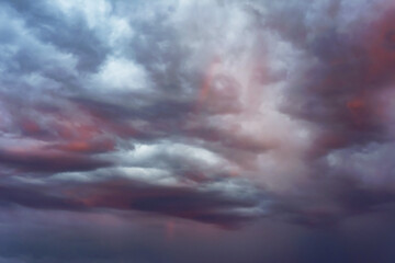 Obraz premium Ciel nuageux un soir d'orage