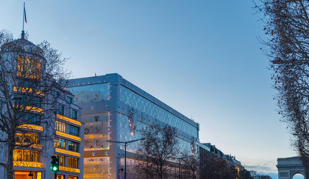 La Boutique Louis Vuitton Avenue des Champs-&Eacute;lys&eacute;es &agrave; Paris