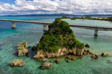 古宇利大橋とカエル島（ドローンによる空撮） © easterlily.photos