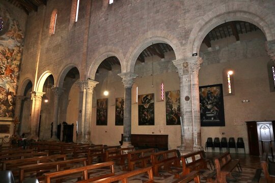Todi - Pale d'altare nella navata sinistra del duomo