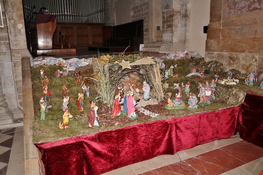 Todi - Presepe nel duomo