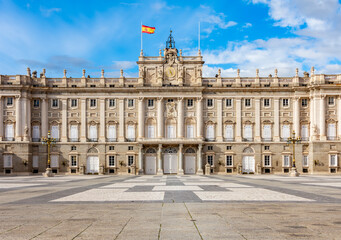 Fototapeta premium Royal palace facade in Madrid, Spain
