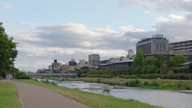 秋の京都・鴨川と二条大橋 Kyoto in Autumn, Kamo River and the Nijo Bridge