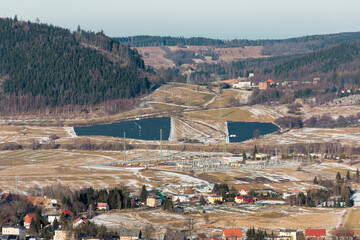 Krajobraz g&oacute;rski z fotowoltaiką