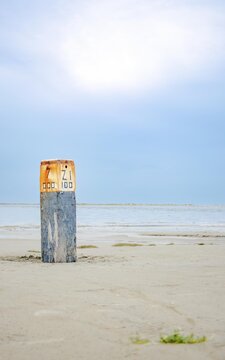 pier wooden post mooring