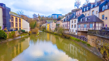 Obraz premium Alzette River in Luxembourg as seen from the bridge 