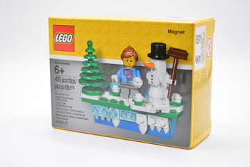 Naklejka premium Lego iconic holiday magnet set in Manila, Philippines