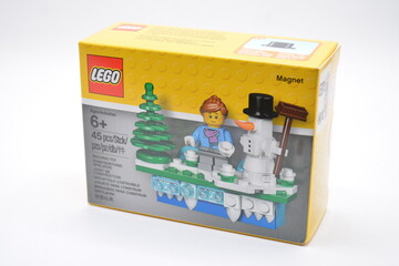 Naklejka premium Lego iconic holiday magnet set in Manila, Philippines