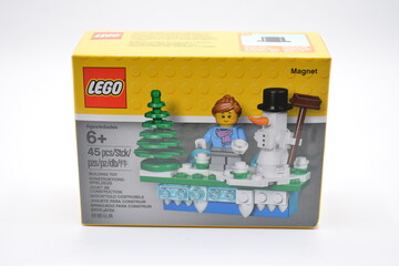 Naklejka premium Lego iconic holiday magnet set in Manila, Philippines