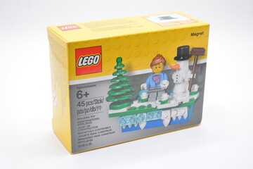 Naklejka premium Lego iconic holiday magnet set in Manila, Philippines