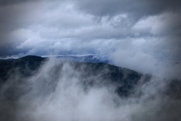 Obraz premium Mountain landscape in fog