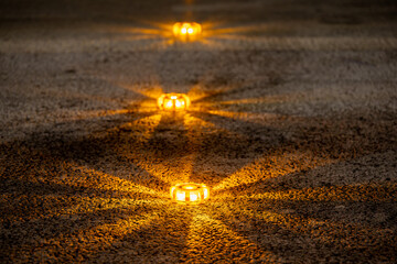 Światła alarmowe na miejscu wypadku drogowego. © FotoDax