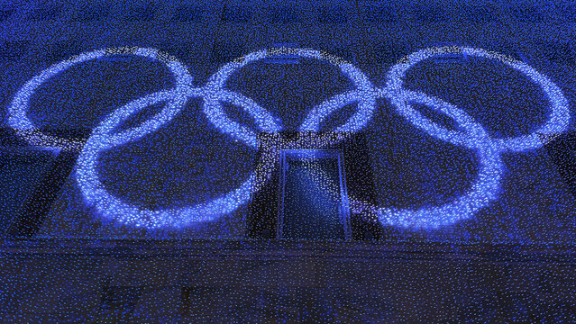luce del simbolo delle olimpiadi proiettato su palazzo storico a milano in italia