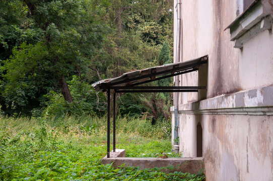 Abandoned Historic Palace in Poland &ndash; Decay of European Aristocracy