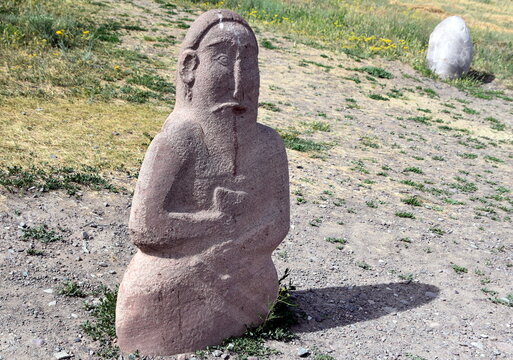 Balbal (Steinskulptur) auf dem Gel&auml;nde der antiken Stadt Balasgun