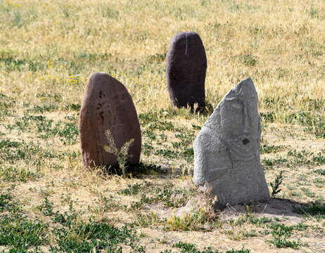 Balbals (Steinskulpturen) auf dem Gel&auml;nde der antiken Stadt Balasgun