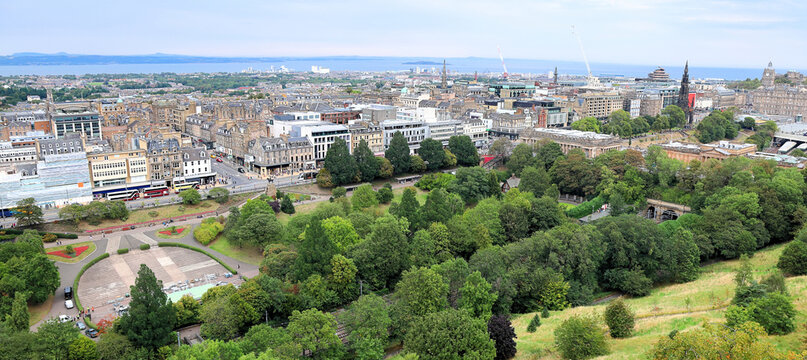 Panoramic view of the Edinburgh skyline.