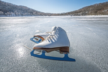 赤城山小沼の天然氷とスケート靴