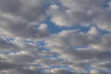 Fototapeta premium Calm Blue Sky With Soft White Clouds Creating Tranquil Outdoor Atmosphere