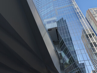 都会にそびえ立つ高層ビル群の幾何学的な重なりとモダンな建築デザイン © cooperman