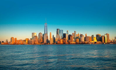 Obraz premium New York skyline in Manhattan. New York city skyline. New York downtown panorama. New York iconic landmark. NYC with Manhattan in sunset.