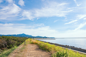 Fototapeta premium 新潟 海岸の散歩道（柏崎 潮風公園）
