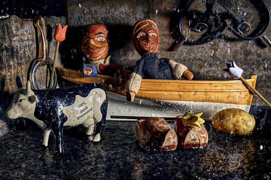 100% Ducth, mucca, pioggia, zoccoli, barca, patata, speroni, morso per cavallo, simboli, sculture, tulipano, mare