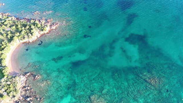 survol de Porto Cervo en Sardaigne pr&egrave;s d'Olbia