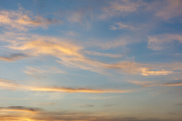 Obraz premium The sky is blue with a few clouds