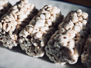 한국음식 고소하고 달콤한 밀보리 강정