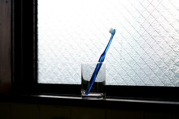 青い歯ブラシ　寂しげ