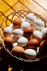 カゴに盛った生卵