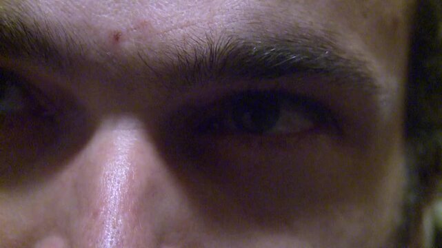 regard d'un oeil en gros plan
