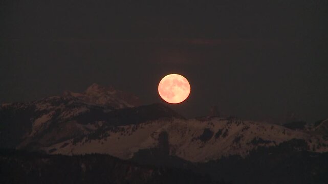 timelapse apparition de la lune pleine