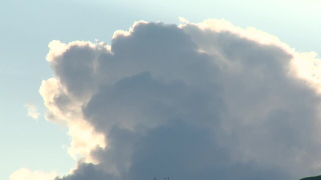 &eacute;volution nuage dans le ciel bleu