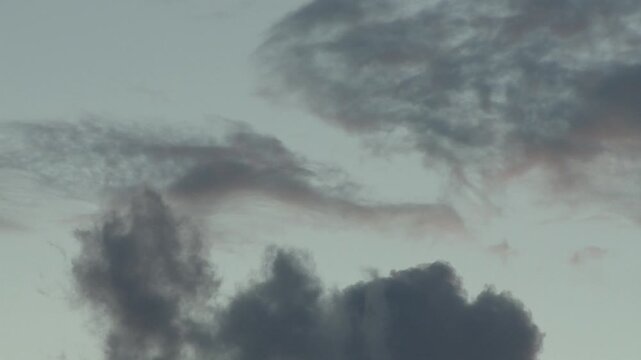 &eacute;volution nuage dans le ciel bleu