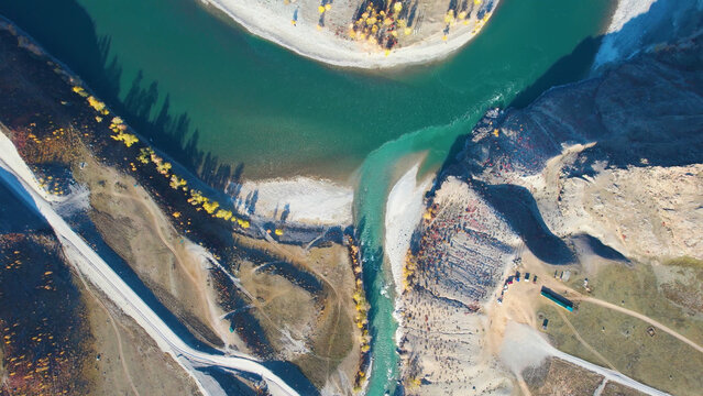Aerial View Meandering River Splitting Around Sandy Islets, Deep Turquoise Channels And Braided Streams, Layered Shorelines With Tree Shadows, Dramatic Natural Geometry And Calm Atmosphere