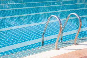 Obraz premium Swimming pool clear blue water