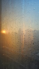 아침 햇살과 물방울이 맺힌 창문