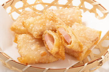 ベーコン　チーズ　フライ（餃子の皮）