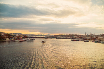 Fototapeta premium Dawn in Istanbul. A panoramic view of the Galata Bridge and Istanbul's Asian side.