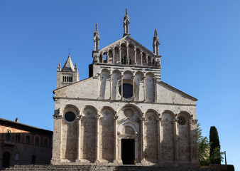 Obraz premium The Cathedral of Saint Cerbonius with Bell tower at the Garibaldi square in Massa Marittima. Italy