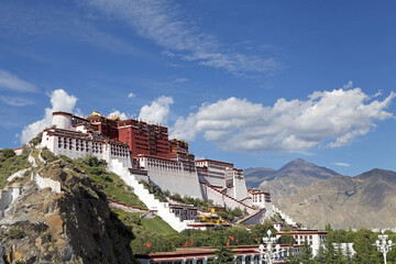 Potala Palace, Red and White Palace, in Lhasa,Tibet, Cina. It was formerly the winter palace of Dalai Lamas