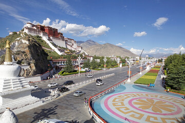 Potala Palace, Red and White Palace, in Lhasa,Tibet, Cina. It was formerly the winter palace of Dalai Lamas