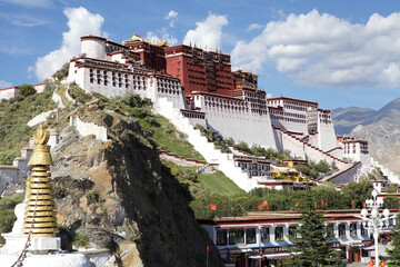 Potala Palace, Red and White Palace, in Lhasa,Tibet, Cina. It was formerly the winter palace of Dalai Lamas
